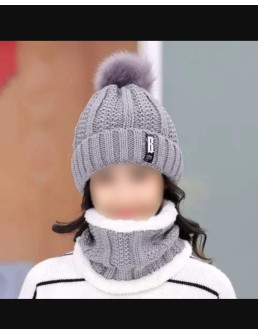 Beanie wool cap and nack...