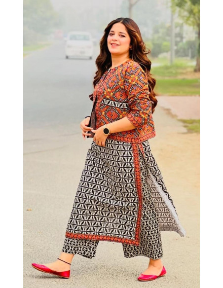 Stylish Off White Digital Print Suit - 3 Pcs Ensemble