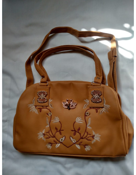 Stylish Brown Ladies Purse – Har Look ke Saath Perfect!