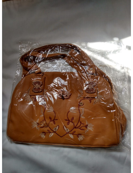 Stylish Brown Ladies Purse – Har Look ke Saath Perfect!