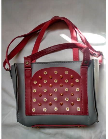 STYLISH LADIES PURSE FENDI